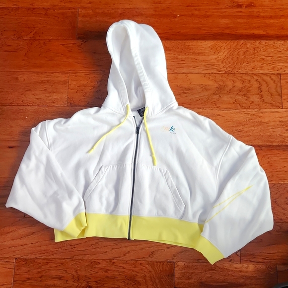 Nike Sweaters - GUC nike cropped sweater sz small